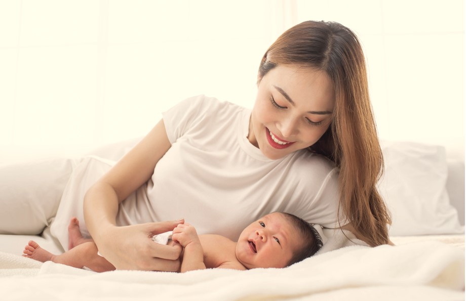 Các mốc phát triển của trẻ sinh non trong 18 tháng đầu tiên
